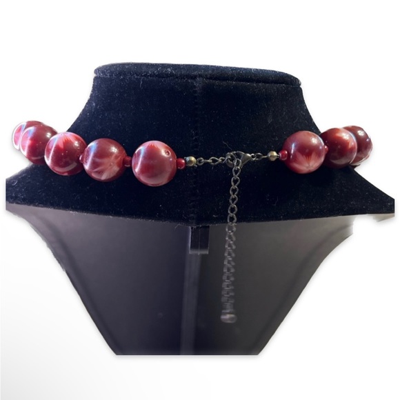 Vintage moonglow beaded necklace with flower center and sparkle in each bead - Picture 6 of 15